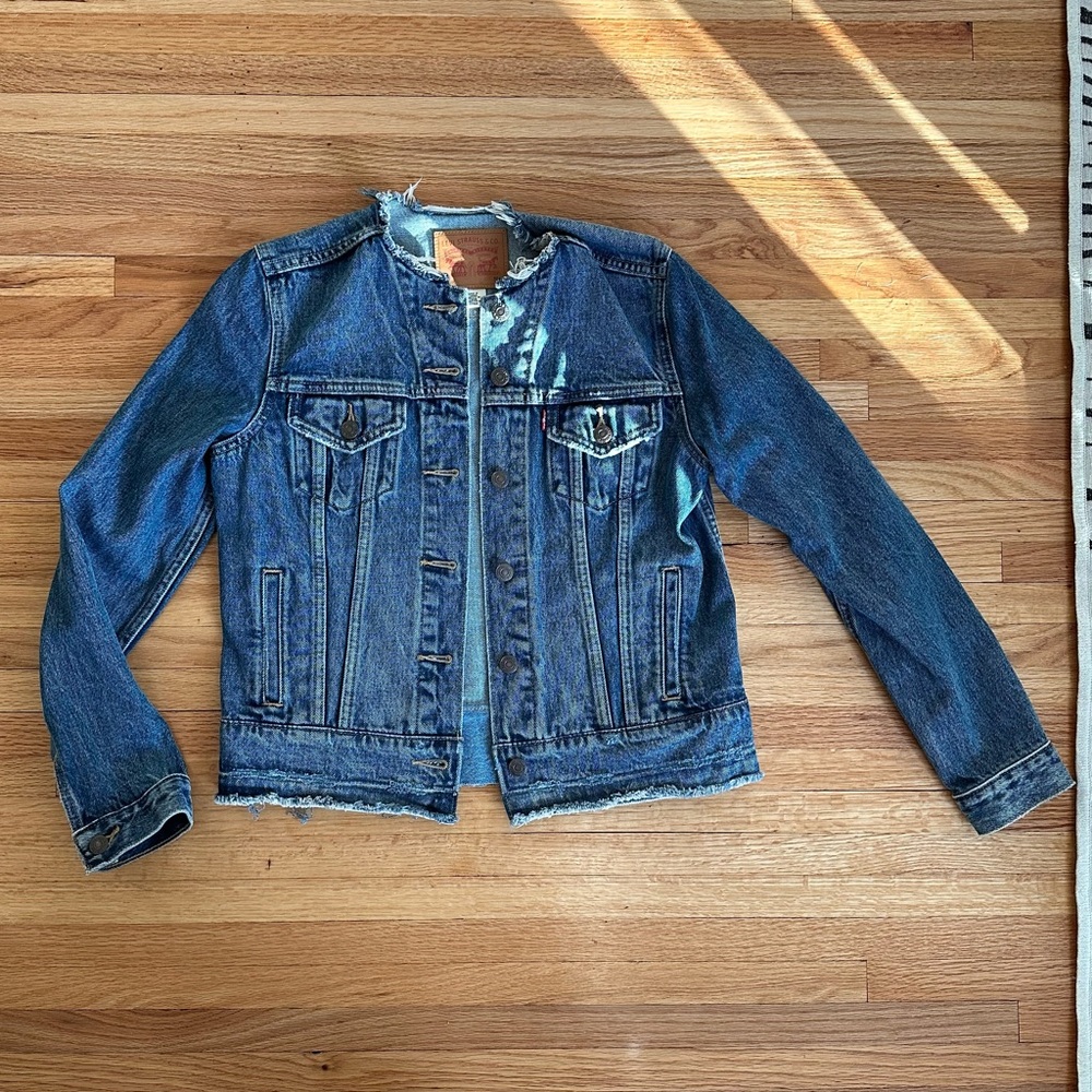 Distressed Levi’s denim jacket size M
